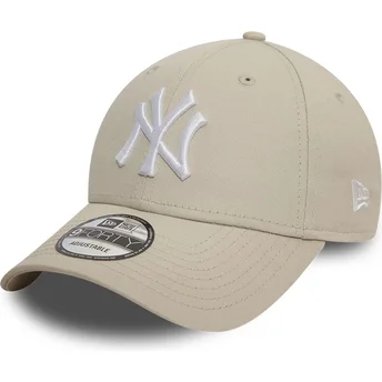 Boné curvo bege ajustável com logo branco 9FORTY League Essential da New York Yankees MLB da New Era
