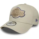 bone-curvo-bege-snapback-com-logo-bege-e-frame-tonal-outline-da-los-angeles-lakers-nba-da-new-era