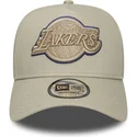 bone-curvo-bege-snapback-com-logo-bege-e-frame-tonal-outline-da-los-angeles-lakers-nba-da-new-era