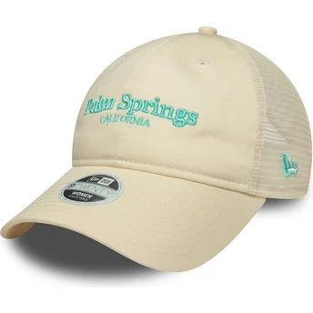Boné trucker bege ajustável para mulheres 9TWENTY City da Palm Springs Cidades e Praias da New Era