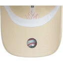 bone-curvo-bege-ajustavel-para-mulheres-com-logo-rosa-9twenty-contrast-stitch-da-new-york-yankees-mlb-da-new-era