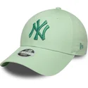 bone-curvo-verde-ajustavel-para-mulheres-com-logo-verde-9forty-metallic-logo-da-new-york-yankees-mlb-da-new-era