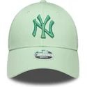 bone-curvo-verde-ajustavel-para-mulheres-com-logo-verde-9forty-metallic-logo-da-new-york-yankees-mlb-da-new-era