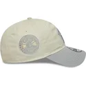 bone-curvo-bege-e-cinza-ajustavel-para-mulheres-9twenty-world-series-cooperstown-da-new-york-yankees-mlb-da-new-era