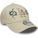 bone-curvo-bege-ajustavel-com-logo-bege-9forty-icon-dragon-da-los-angeles-dodgers-mlb-da-new-era
