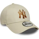 bone-curvo-bege-ajustavel-com-logo-castanho-9forty-ombre-infill-da-new-york-yankees-mlb-da-new-era
