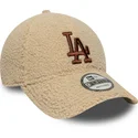 bone-curvo-bege-ajustavel-com-logo-castanho-9forty-borg-da-los-angeles-dodgers-mlb-da-new-era