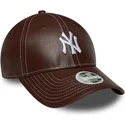 bone-curvo-castanho-ajustavel-para-mulheres-9forty-topstitch-pu-da-new-york-yankees-mlb-da-new-era