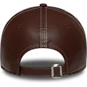 bone-curvo-castanho-ajustavel-para-mulheres-9forty-topstitch-pu-da-new-york-yankees-mlb-da-new-era
