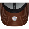 bone-curvo-castanho-ajustavel-para-mulheres-9forty-topstitch-pu-da-new-york-yankees-mlb-da-new-era