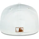 bone-plano-branco-e-castanho-justo-59fifty-chrome-toast-side-patch-da-new-york-yankees-mlb-da-new-era
