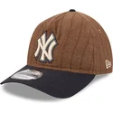 bone-curvo-castanho-e-azul-marinho-ajustavel-9twenty-a-frame-wool-pinstripe-da-new-york-yankees-mlb-da-new-era