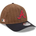 bone-curvo-castanho-e-azul-marinho-ajustavel-9twenty-a-frame-wool-pinstripe-da-atlanta-braves-mlb-da-new-era