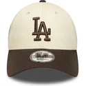 bone-curvo-bege-e-castanho-ajustavel-9forty-side-patch-da-los-angeles-dodgers-mlb-da-new-era