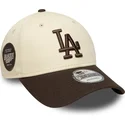 bone-curvo-bege-e-castanho-ajustavel-9forty-side-patch-da-los-angeles-dodgers-mlb-da-new-era