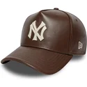 bone-curvo-castanho-ajustavel-9forty-e-frame-img-leather-da-new-york-yankees-mlb-da-new-era