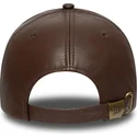 bone-curvo-castanho-ajustavel-9forty-e-frame-img-leather-da-new-york-yankees-mlb-da-new-era
