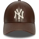 bone-curvo-castanho-ajustavel-9forty-m-crown-img-leather-da-new-york-yankees-mlb-da-new-era