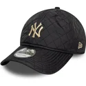 bone-curvo-preto-ajustavel-com-logo-bege-9twenty-quilted-da-new-york-yankees-mlb-da-new-era