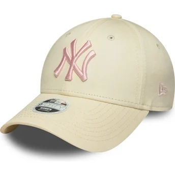 Boné curvo bege ajustável para mulheres com logo rosa 9FORTY League Essential da New York Yankees MLB da New Era