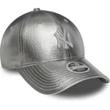 bone-curvo-prateado-ajustavel-para-mulheres-9forty-metallic-da-new-york-yankees-mlb-da-new-era