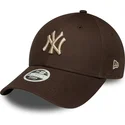 bone-curvo-castanho-ajustavel-para-mulheres-com-logo-bege-9forty-league-essential-da-new-york-yankees-mlb-da-new-era