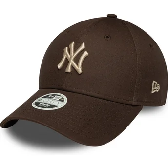 Boné curvo castanho ajustável para mulheres com logo bege 9FORTY League Essential da New York Yankees MLB da New Era