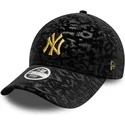 bone-curvo-preto-ajustavel-para-mulheres-com-logo-amarelo-9forty-leao-velour-metallic-da-new-york-yankees-mlb-da-new-era