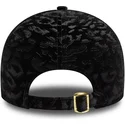 bone-curvo-preto-ajustavel-para-mulheres-com-logo-amarelo-9forty-leao-velour-metallic-da-new-york-yankees-mlb-da-new-era