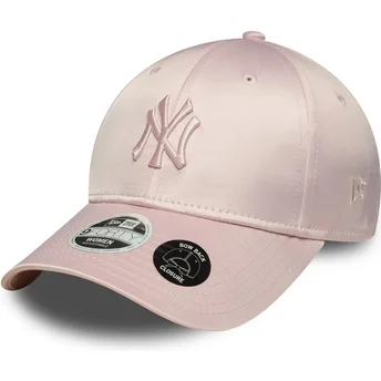 Boné curvo rosa ajustável para mulheres com logo rosa 9FORTY Satin Bow Back da New York Yankees MLB da New Era