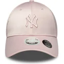 bone-curvo-rosa-ajustavel-para-mulheres-com-logo-rosa-9forty-satin-bow-back-da-new-york-yankees-mlb-da-new-era