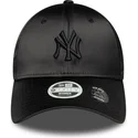 bone-curvo-preto-ajustavel-para-mulheres-com-logo-preto-9forty-satin-bow-back-da-new-york-yankees-mlb-da-new-era