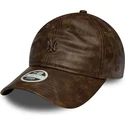 bone-curvo-castanho-ajustavel-para-mulheres-com-logo-castanho-9twenty-worn-pu-da-new-york-yankees-mlb-da-new-era
