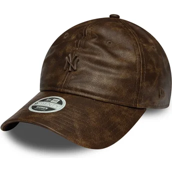 Boné curvo castanho ajustável para mulheres com logo castanho 9TWENTY Worn PU da New York Yankees MLB da New Era