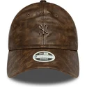 bone-curvo-castanho-ajustavel-para-mulheres-com-logo-castanho-9twenty-worn-pu-da-new-york-yankees-mlb-da-new-era