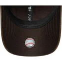 bone-curvo-castanho-ajustavel-para-mulheres-com-logo-castanho-9twenty-worn-pu-da-new-york-yankees-mlb-da-new-era