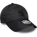 bone-curvo-preto-ajustavel-para-mulheres-com-logo-preto-9twenty-padded-da-new-york-yankees-mlb-da-new-era