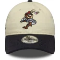bone-curvo-bege-e-azul-marinho-ajustavel-para-crianca-9twenty-mascot-da-new-era