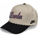 bone-curvo-bege-e-preto-snapback-rise-structured-da-atlanta-braves-mlb-da-nike