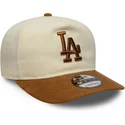 bone-curvo-bege-e-castanho-ajustavel-9fifty-a-frame-suede-visor-da-los-angeles-dodgers-mlb-da-new-era