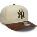 bone-curvo-bege-e-castanho-ajustavel-9fifty-a-frame-suede-visor-da-new-york-yankees-mlb-da-new-era