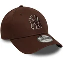 bone-curvo-castanho-ajustavel-com-logo-castanho-9forty-outline-da-new-york-yankees-mlb-da-new-era
