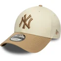 bone-curvo-bege-e-castanho-ajustavel-com-logo-castanho-9forty-colour-block-da-new-york-yankees-mlb-da-new-era