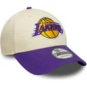 bone-curvo-bege-e-violeta-ajustavel-9forty-colour-block-da-los-angeles-lakers-nba-da-new-era