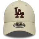bone-curvo-bege-ajustavel-com-logo-castanho-9forty-league-essential-da-los-angeles-dodgers-mlb-da-new-era