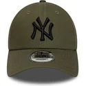 bone-curvo-verde-ajustavel-com-logo-preto-9forty-league-essential-da-new-york-yankees-mlb-da-new-era