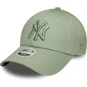 bone-curvo-verde-claro-ajustavel-com-logo-verde-para-mulheres-9forty-league-essential-da-new-york-yankees-mlb-da-new-era