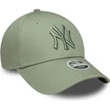 bone-curvo-verde-claro-ajustavel-com-logo-verde-para-mulheres-9forty-league-essential-da-new-york-yankees-mlb-da-new-era