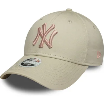 Boné curvo bege ajustável com logo rosa para mulheres 9FORTY League Essential da New York Yankees MLB da New Era