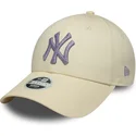 bone-curvo-bege-ajustavel-com-logo-violeta-para-mulheres-9forty-metallic-logo-da-new-york-yankees-mlb-da-new-era